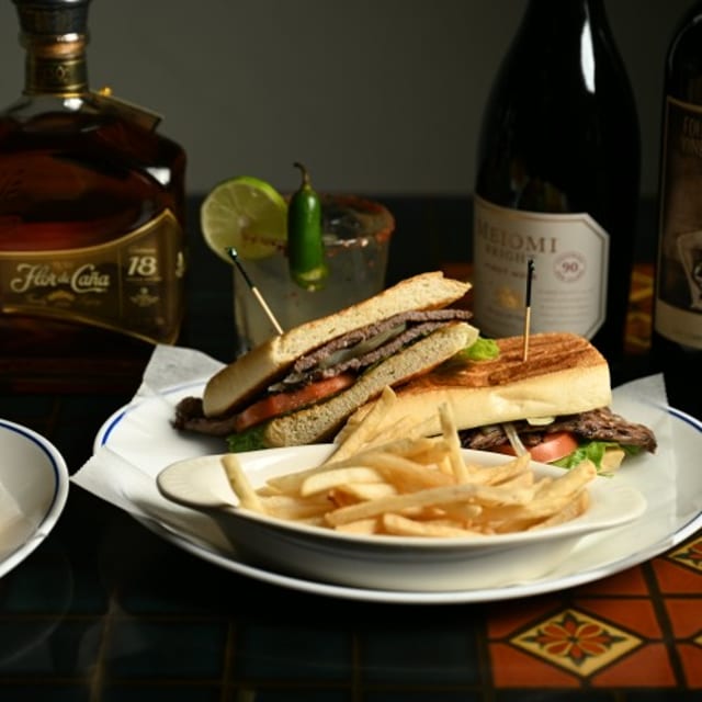 Pan Con Bistec.